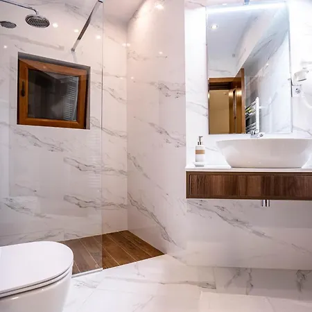 Roots Sequoia Braşov